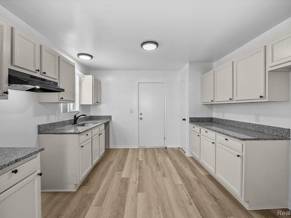 4974 Lovett St, photo 9