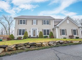 60 Stone Ridge Dr, Ringwood, NJ 07456