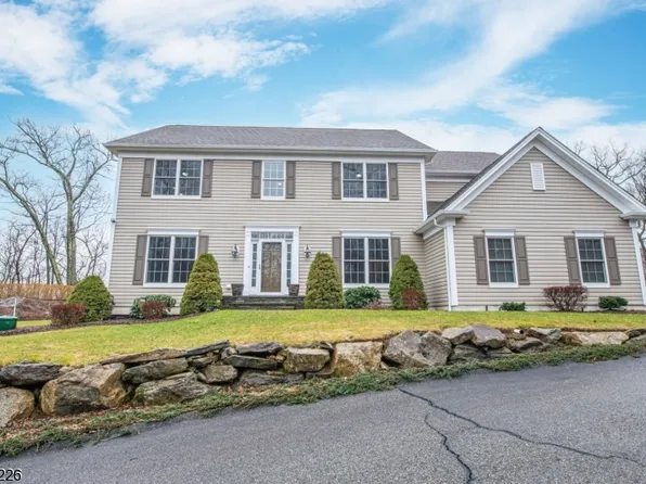 60 Stoneridge Dr, Ringwood Boro, NJ 07456