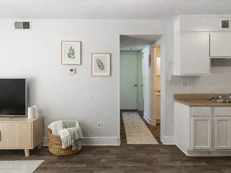 Rainview Apartments — Photo 19