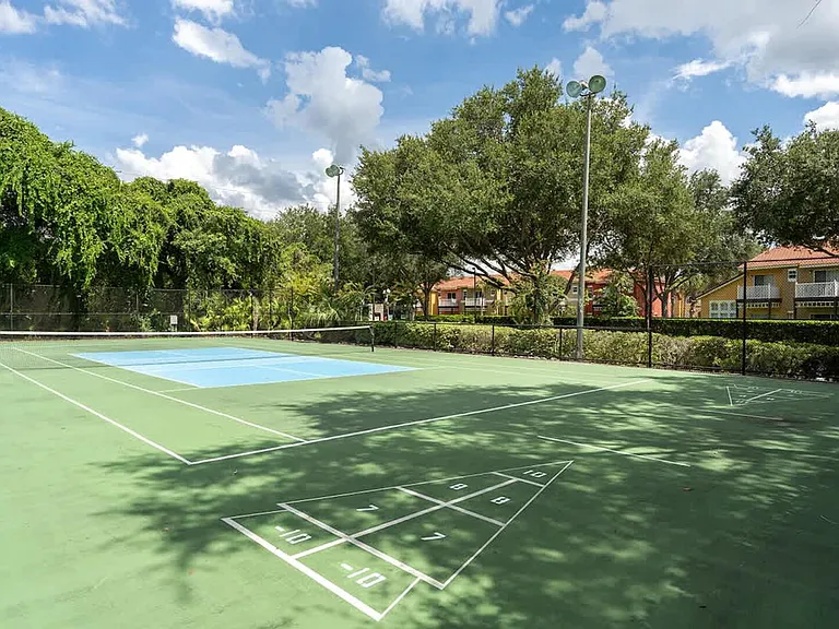 Sun Key Pl — Photo 35