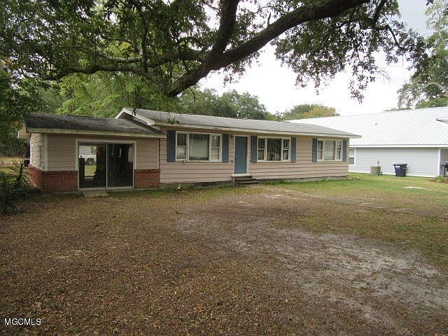 1st image of 715 Pine Dr