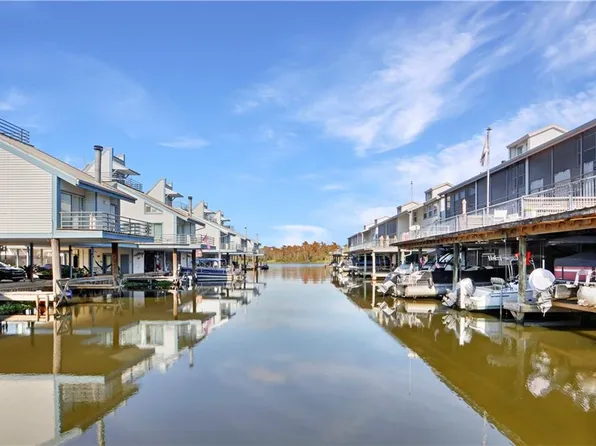 141 Highway 22 E APT E2, Madisonville, LA 70447