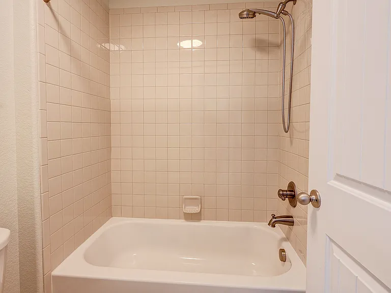 10732 Hillsboro Cir — Photo 18