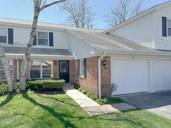 12 Willow Cir, Cary, IL 60013