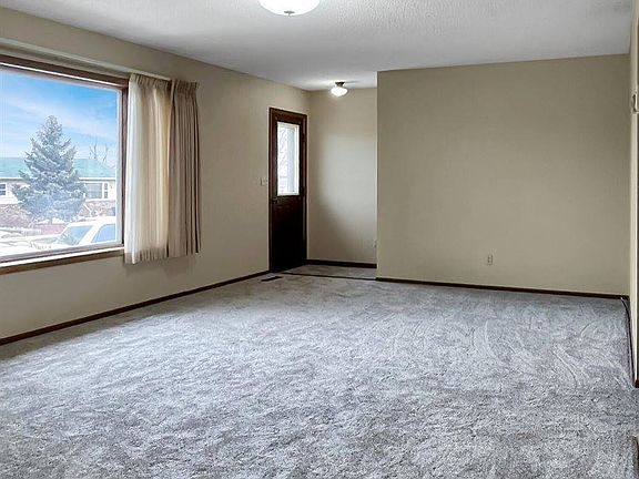 5th image of 821 University Ave