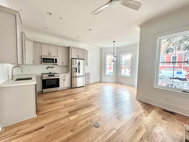 120 E Duffy St #B — Photo 6