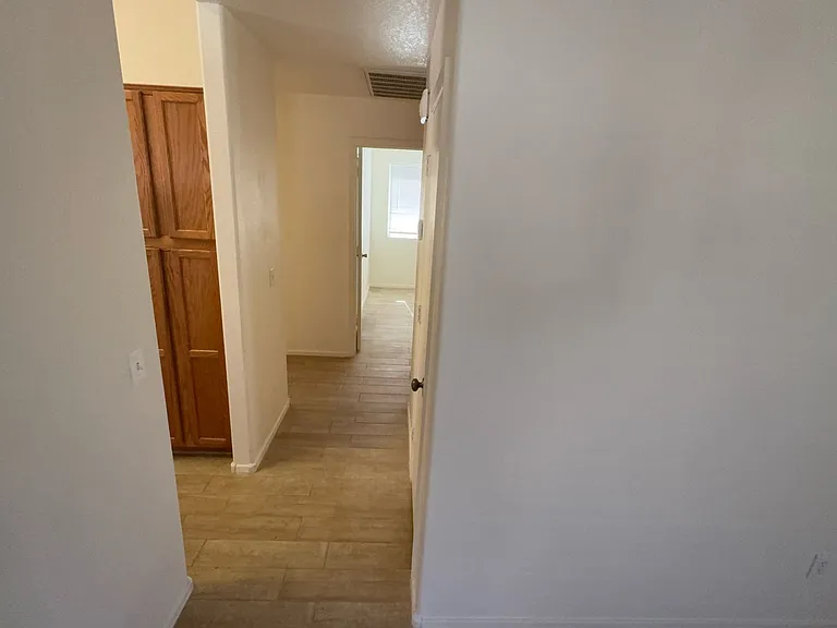 505 S 93rd Pl — Photo 8