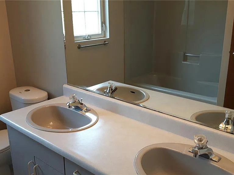 678 Evangeline St — Photo 7