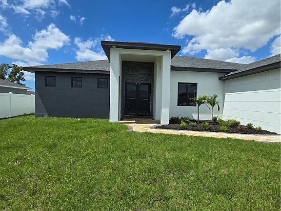 3rd image of 708 NE Juanita Court Cpe