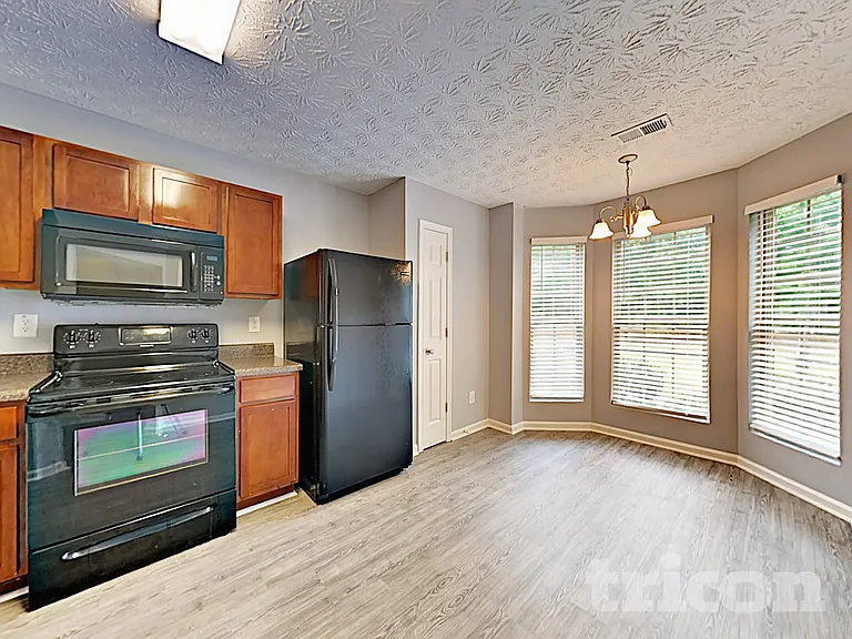 418 Whippet St — Photo 9