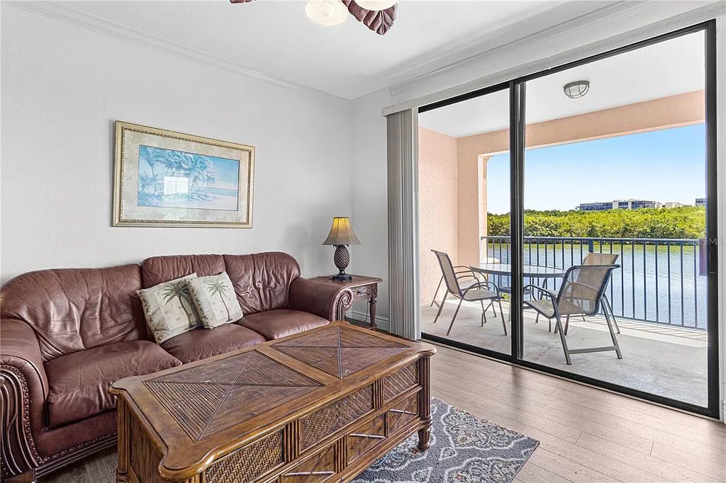 2 bed, 2.0 bath, 1350 sqft, $2,650 — Photo 3