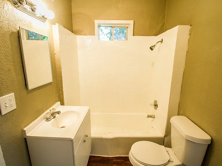524 Saint Martin Ave — Photo 13