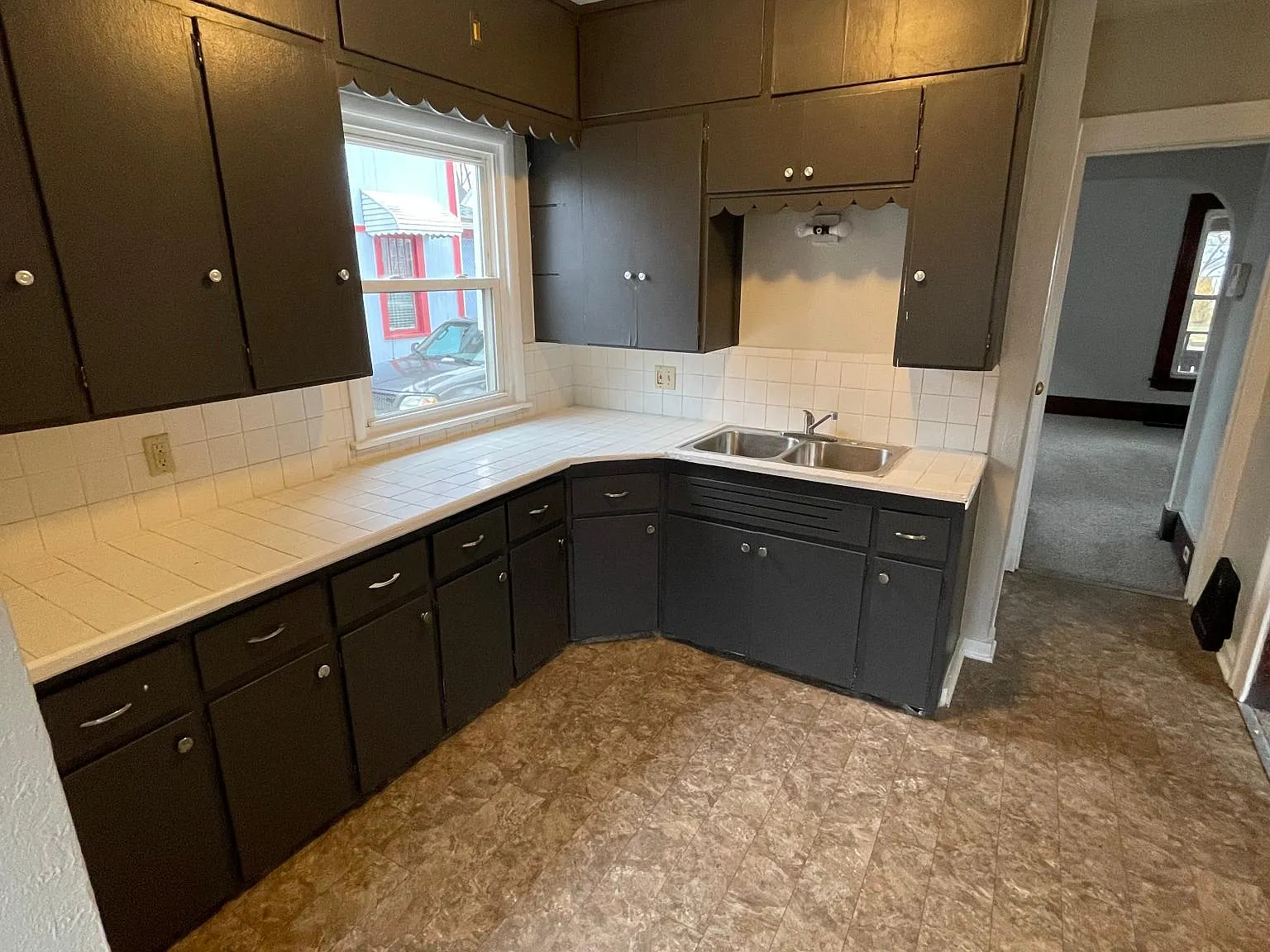 818 Avon St — Photo 3