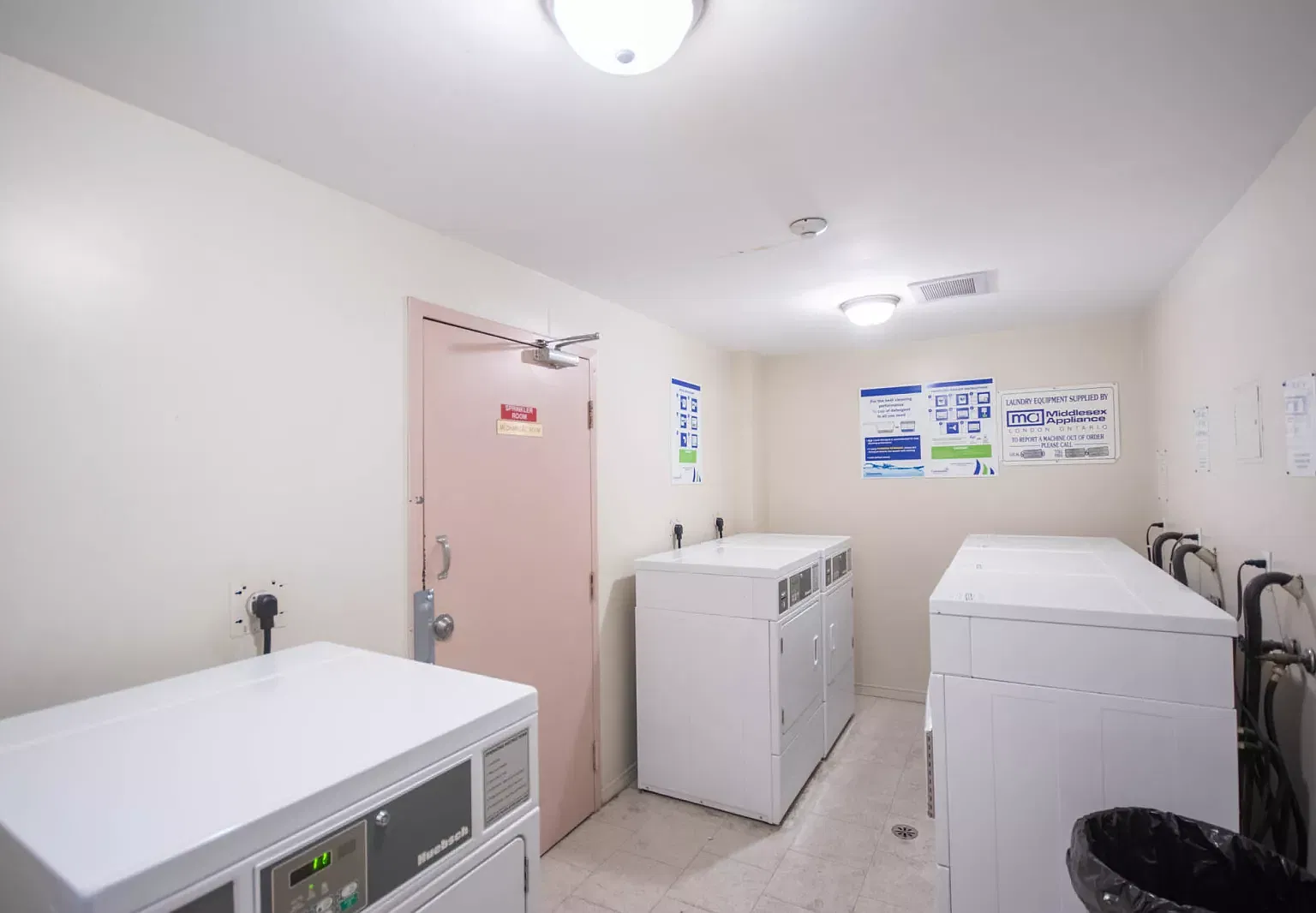 3 bed, 1000 sqft, $1,800 — Photo 1