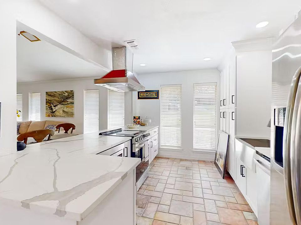 1st image of 144 Sunset Dr