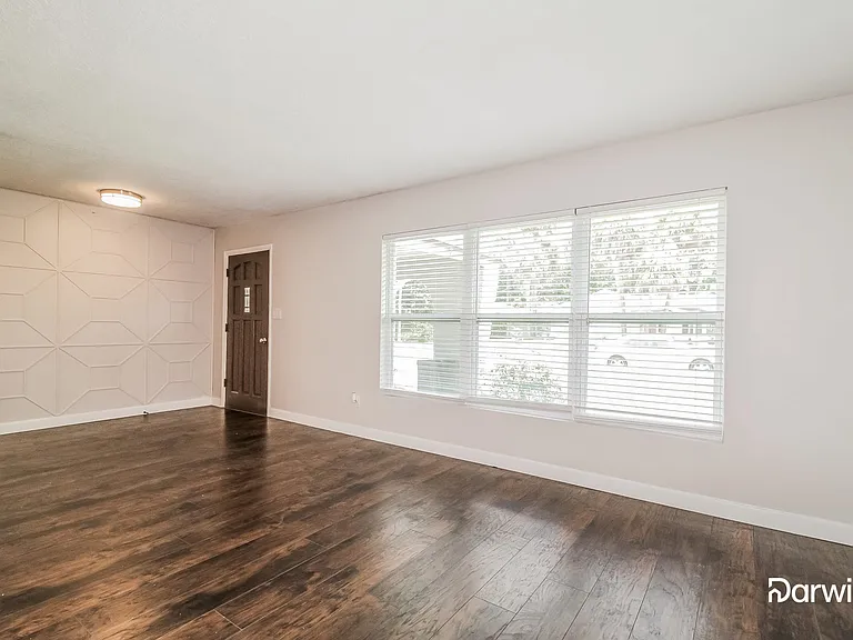2244 Coventry Dr — Photo 8