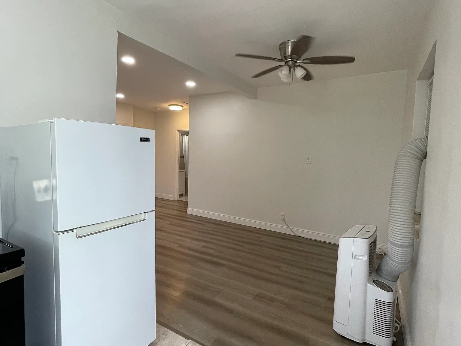 2 bed, 600 sqft, $1,990 — Photo 3