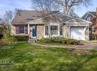 286 Ridgemont Rd, Grosse Pointe Farms, MI 48236