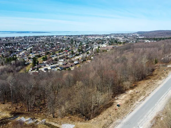 74 Kenreta Dr, North Bay, ON P1C 0A5