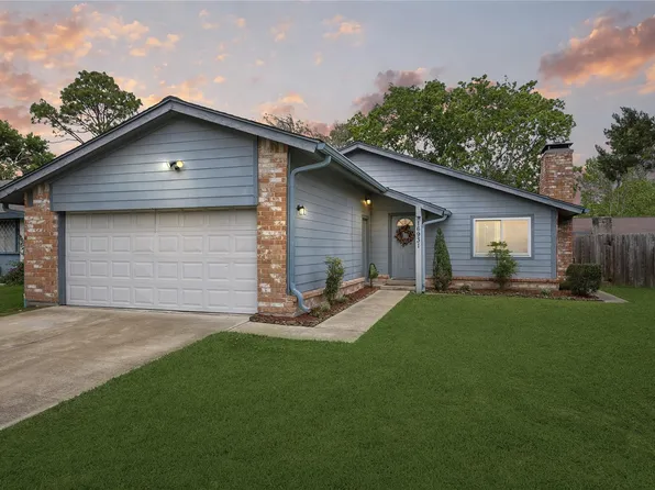 16931 Creek Line Dr, Friendswood, TX 77546