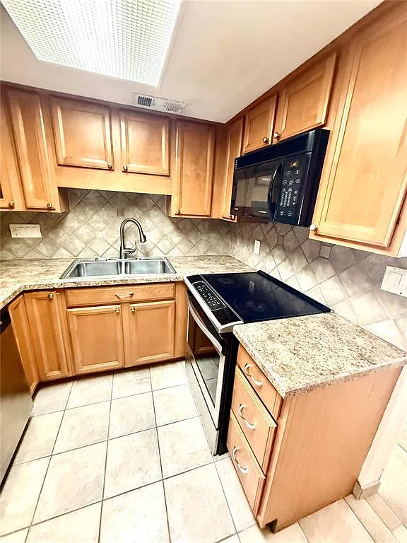 2 bed, 1.0 bath, 884 sqft, $1,800 — Photo 3