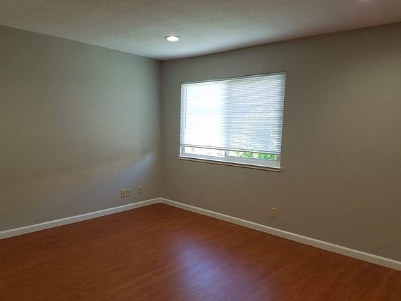 3rd image of 393 Englert Ct