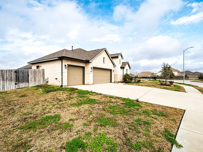 14231 Angelina Dr — Photo 4