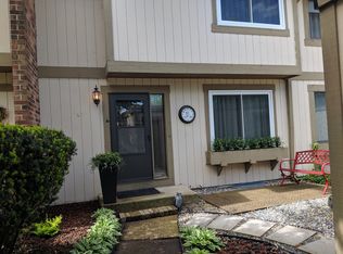 1065 Timberlake Ct, Aurora, IL 60506