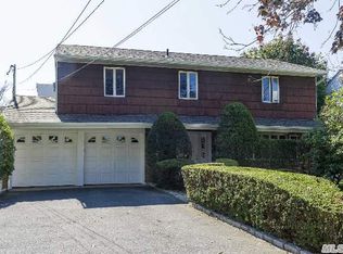 2096 Vine Dr, Merrick, NY 11566