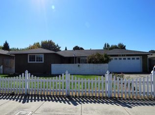 2072 Delta Waters Rd, Medford, OR 97504