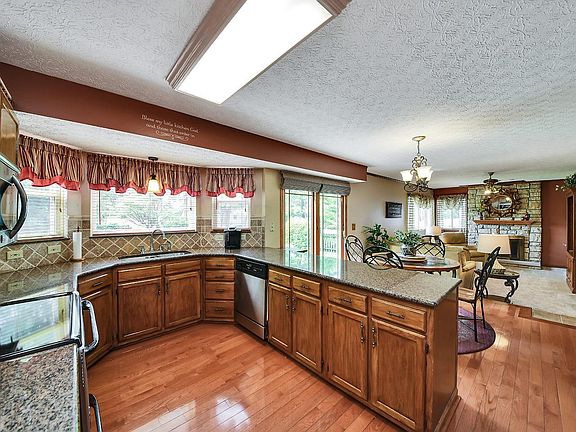 2nd image of 727 Suntree Dr