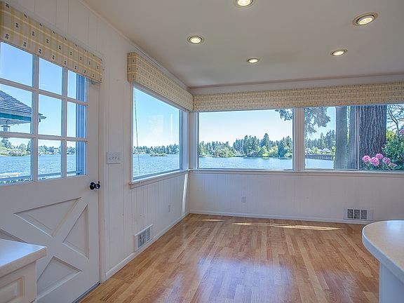 5th image of 10025 Lake Steilacoom Dr SW
