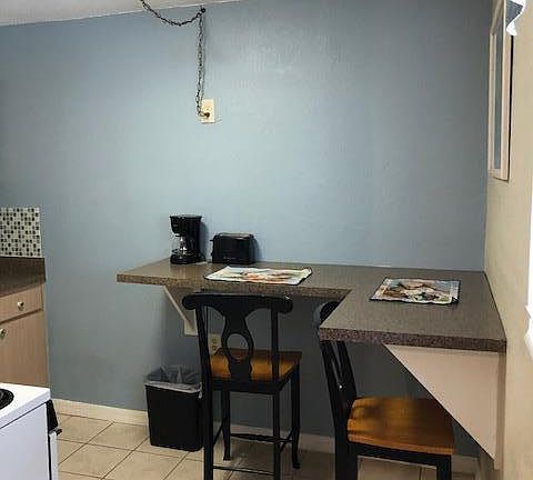 4th image of 211 Circle Dr APT 7