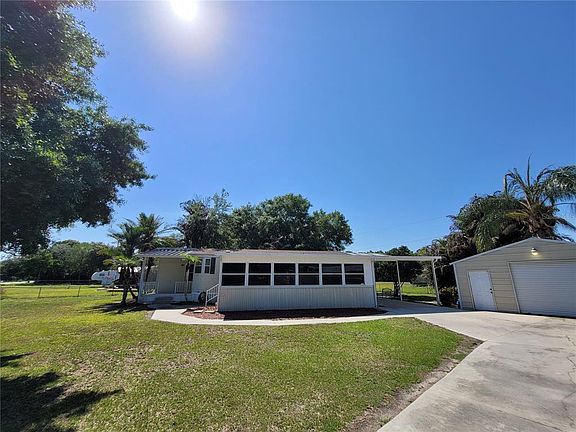 5th image of 1449 SE Plum Dr