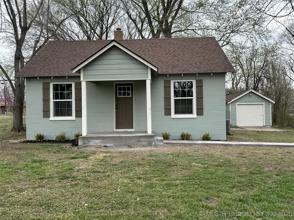 311 E 5th St, Chelsea, OK 74016