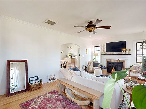 4th image of 1522 Muscatine Ave