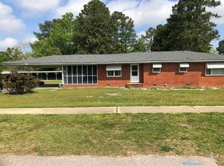 421 W Huggins St, Manning, SC 29102