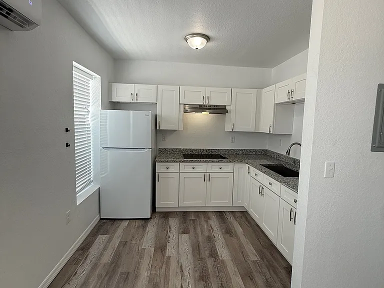 227 N Ridgewood Dr #203 — Photo 2