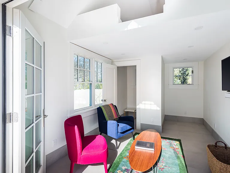 71 Franklin Ave — Photo 18