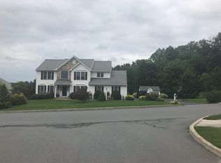 3 Morgan Spring Dr, Morgantown, PA 19543