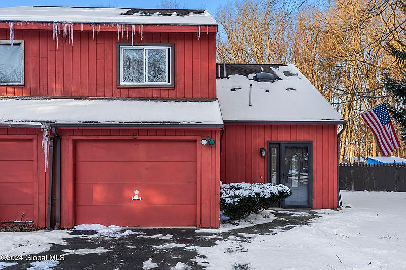 2nd image of 15A Woodbine Drive
