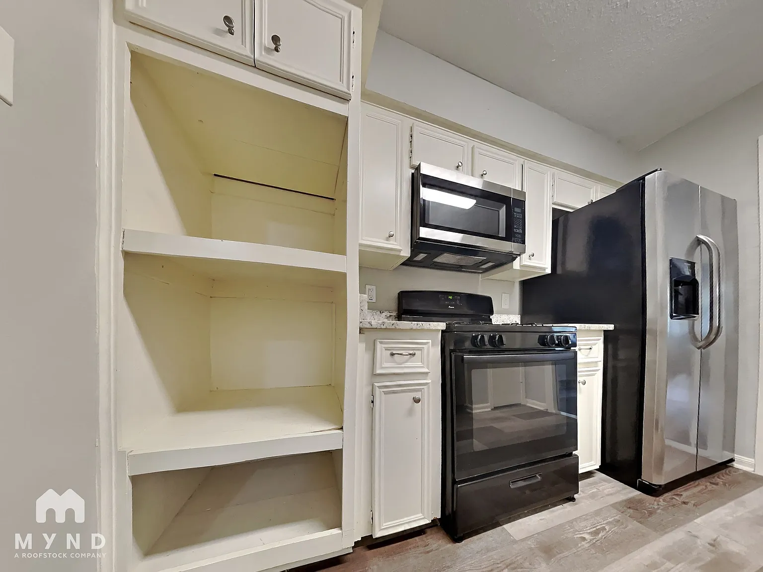 3 bed, 2.0 bath, 1903 sqft, $1,775 — Photo 2