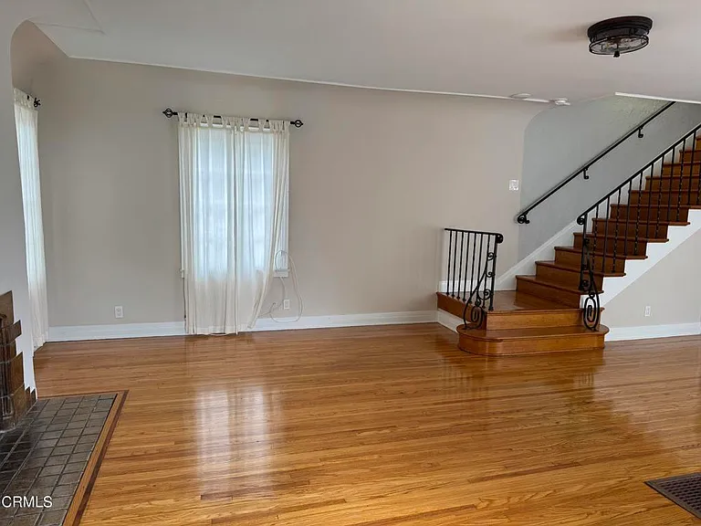920 Summit Dr — Photo 3