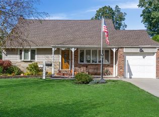 117 Meadow St, Garden City, NY 11530