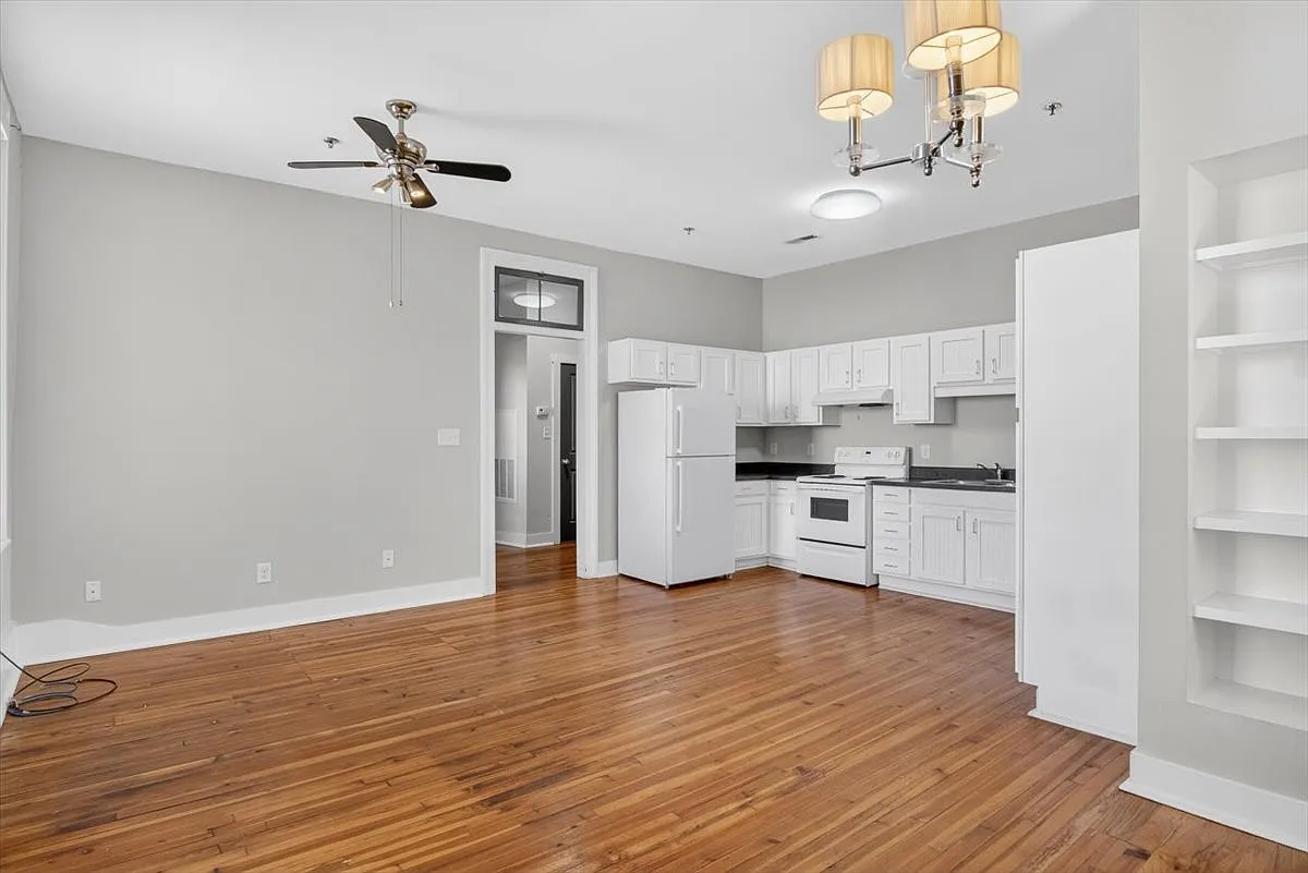 2 bed, $1,350 — Photo 2