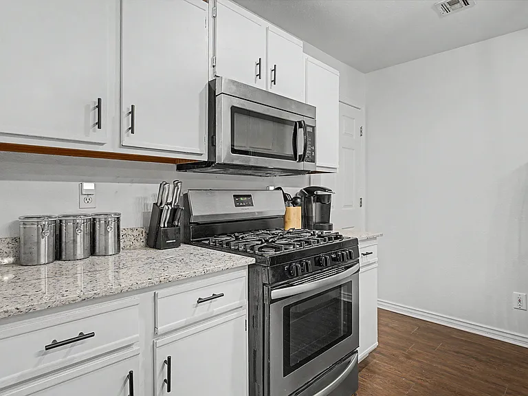 49 Holly Dr #B — Photo 7