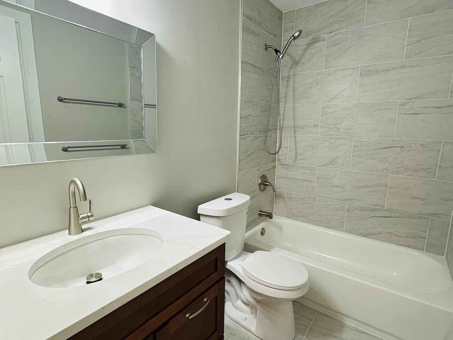 2 bed, 1000 sqft, $2,200 — Photo 3