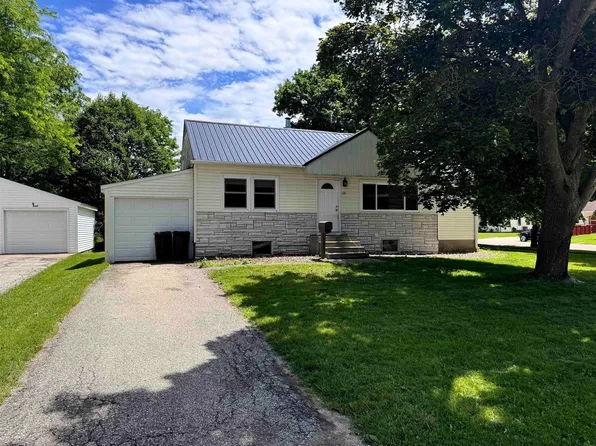 100 Elm Ct, Decorah, IA 52101