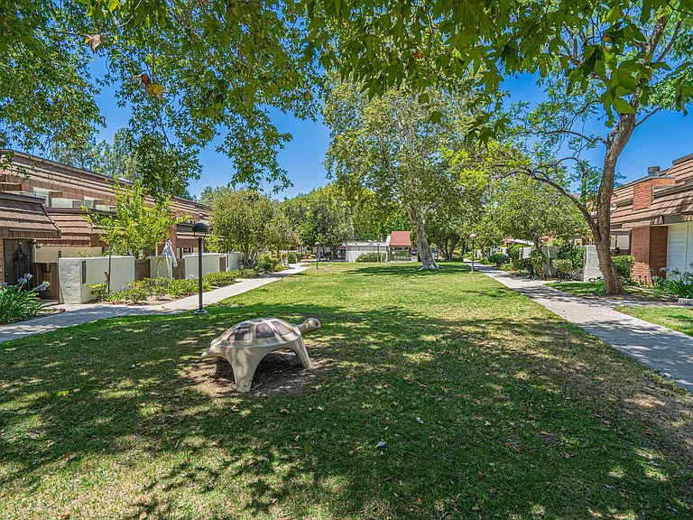 22210 James Alan Cir #8 — Photo 2